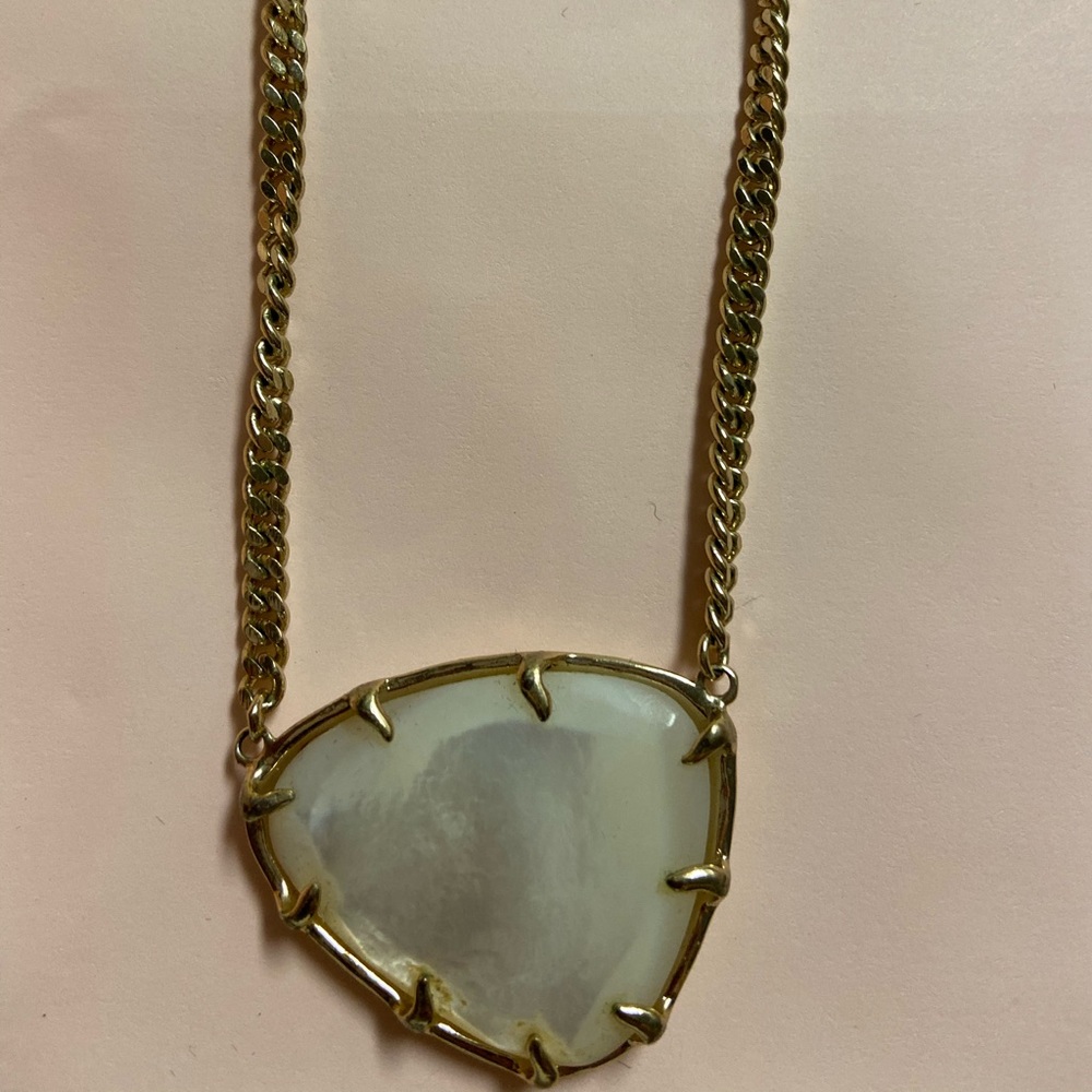 Kendra Scott necklace